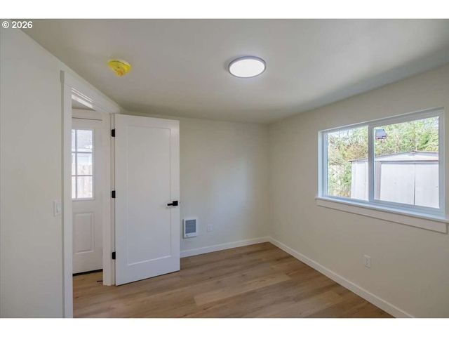 2404 10TH St, Tillamook, OR 97141