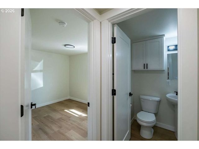 2404 10TH St, Tillamook, OR 97141