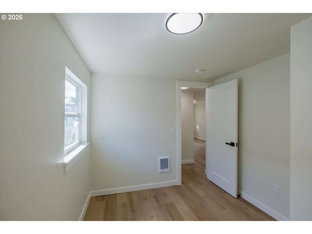 2404 10TH St, Tillamook, OR 97141