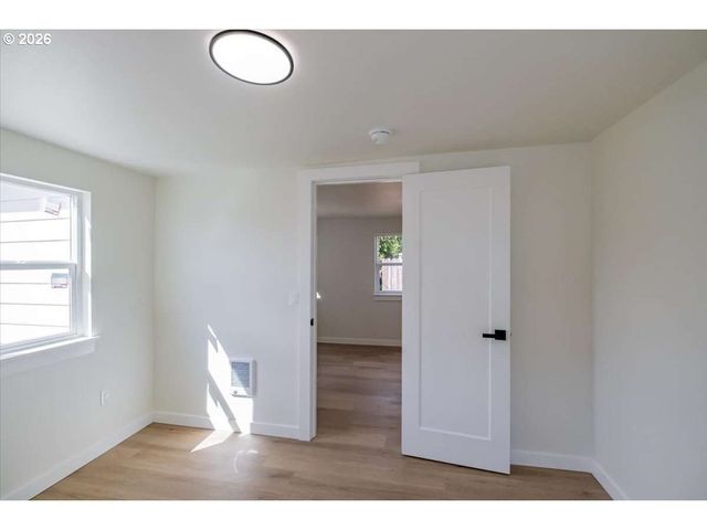 2404 10TH St, Tillamook, OR 97141