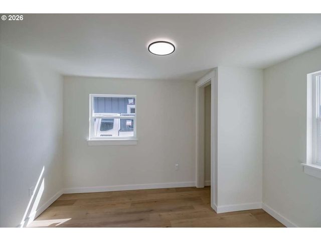 2404 10TH St, Tillamook, OR 97141