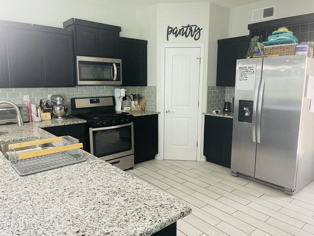 224 WARDOUR CASTLE Place, El Paso, TX 79928