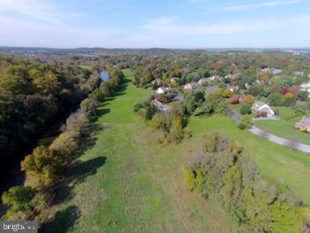 1347 BEACONFIELD LN, Lancaster, PA 17601