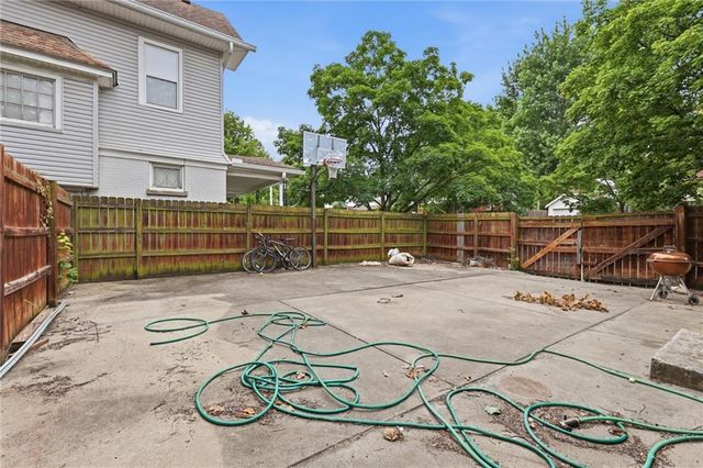 1321 W 40th Street, Kansas City, MO 64111