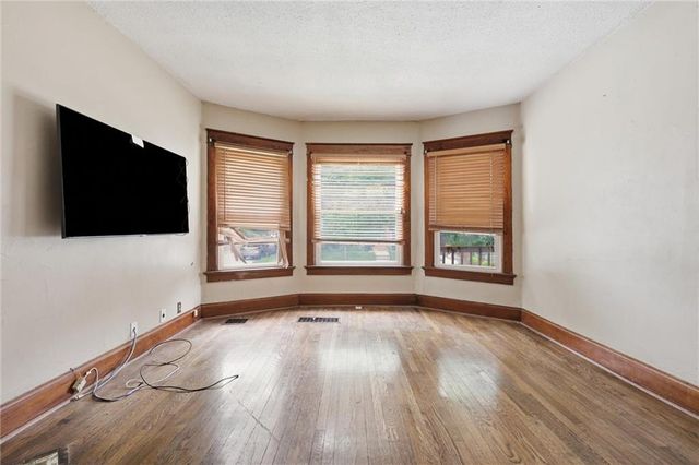 1321 W 40th Street, Kansas City, MO 64111