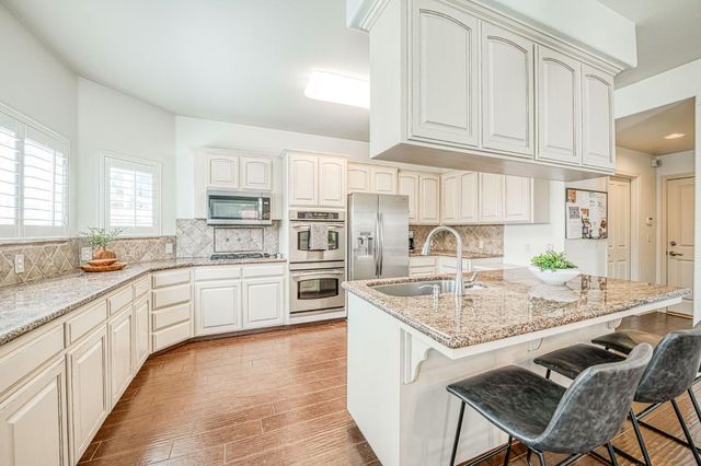 1173 E Carnoustie Avenue, Fresno, CA 93730