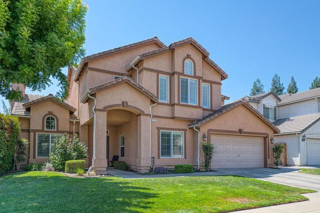 1173 E Carnoustie Avenue, Fresno, CA 93730