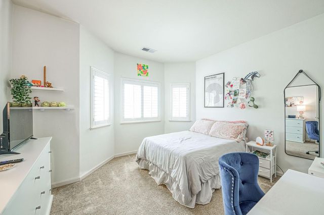 1173 E Carnoustie Avenue, Fresno, CA 93730