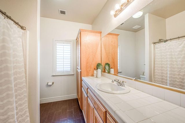 1173 E Carnoustie Avenue, Fresno, CA 93730