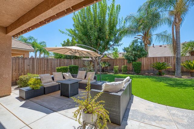 1173 E Carnoustie Avenue, Fresno, CA 93730