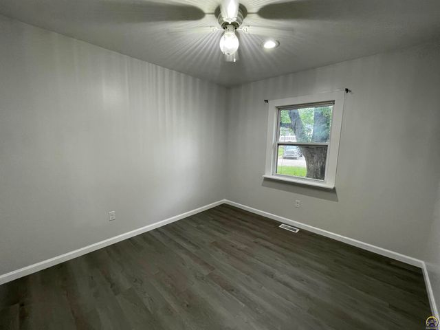 1270 N Milton ST, Auburn, KS 66402