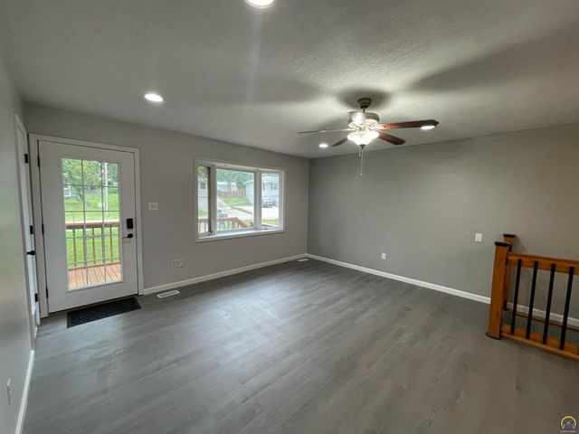 1270 N Milton ST, Auburn, KS 66402