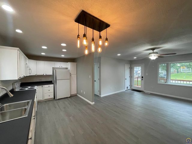 1270 N Milton ST, Auburn, KS 66402