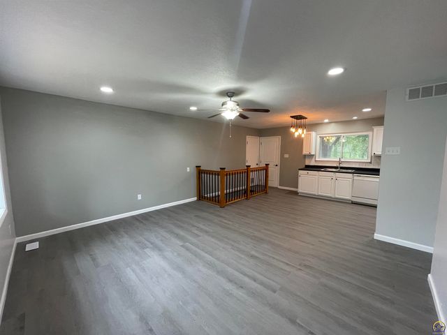 1270 N Milton ST, Auburn, KS 66402