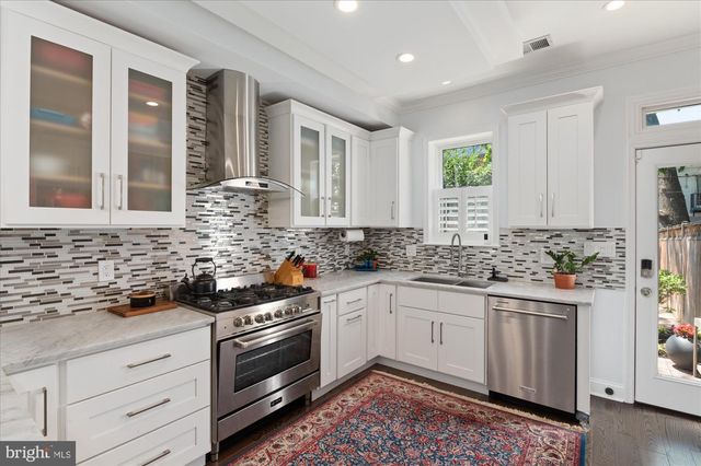 1414 COLUMBIA ST NW, Washington, DC 20001