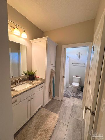 5596 Kailey Rd, Milton, FL 32583