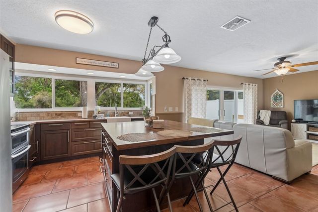 6815 MITCHELL CIRCLE, Tampa, FL 33634