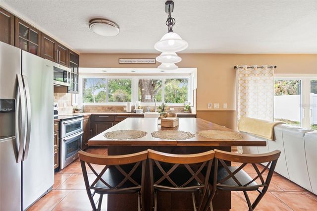 6815 MITCHELL CIRCLE, Tampa, FL 33634