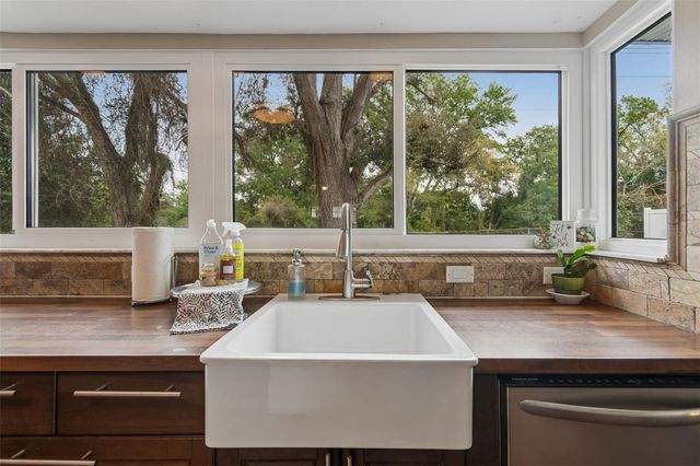 6815 MITCHELL CIRCLE, Tampa, FL 33634