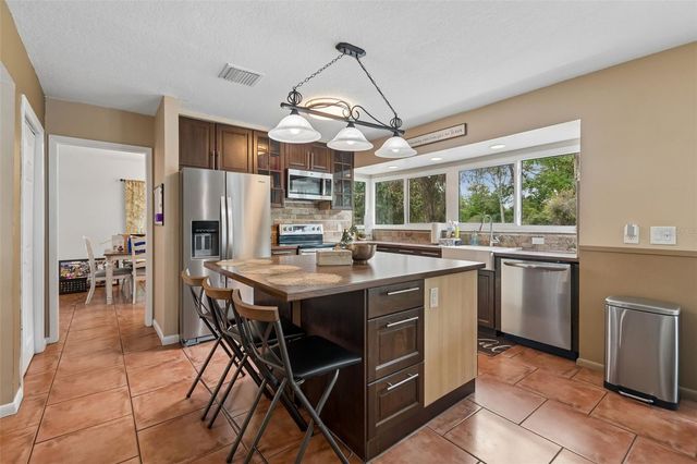 6815 MITCHELL CIRCLE, Tampa, FL 33634