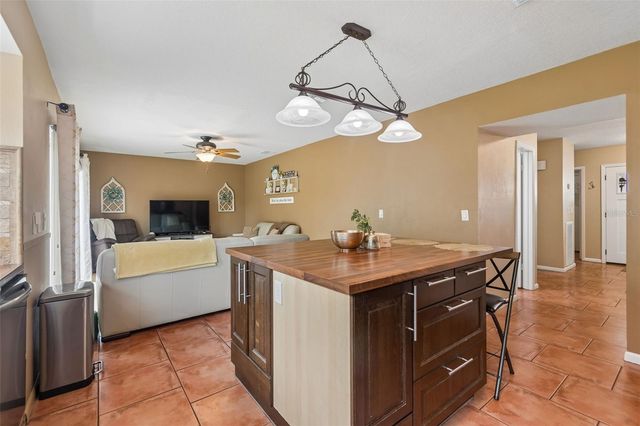 6815 MITCHELL CIRCLE, Tampa, FL 33634