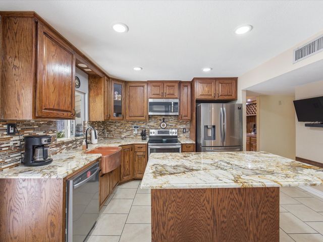 7016 Buttonwood Drive, Fort Worth, TX 76137