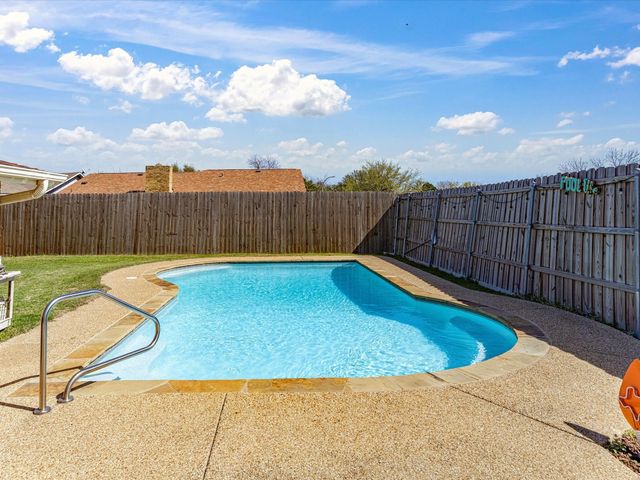 7016 Buttonwood Drive, Fort Worth, TX 76137