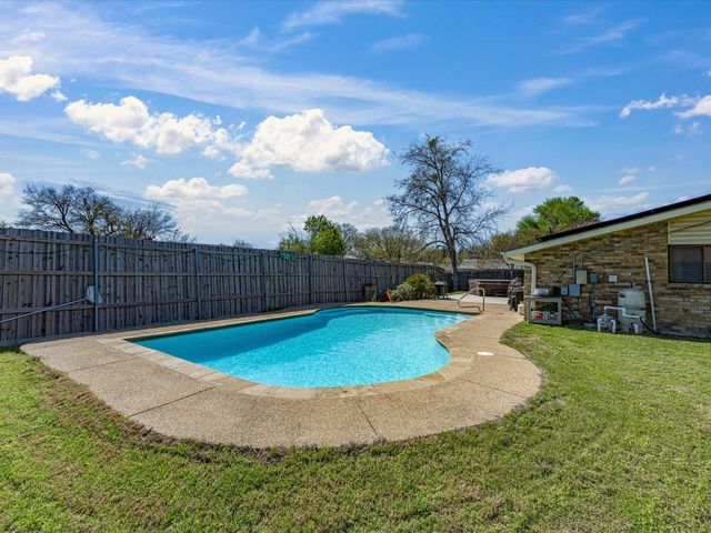 7016 Buttonwood Drive, Fort Worth, TX 76137