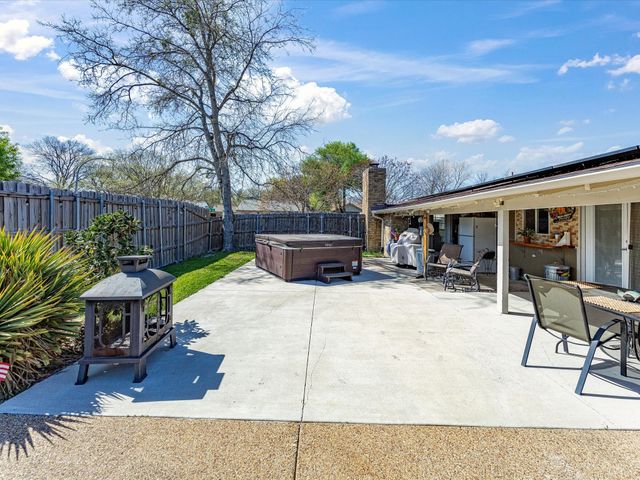 7016 Buttonwood Drive, Fort Worth, TX 76137