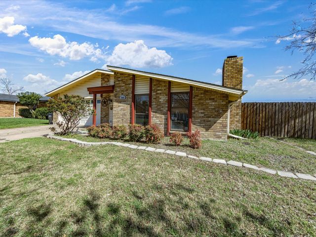 7016 Buttonwood Drive, Fort Worth, TX 76137