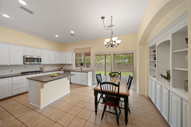 50 E Sundance Circle, The Woodlands, TX 77382