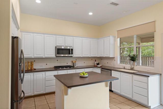 50 E Sundance Circle, The Woodlands, TX 77382