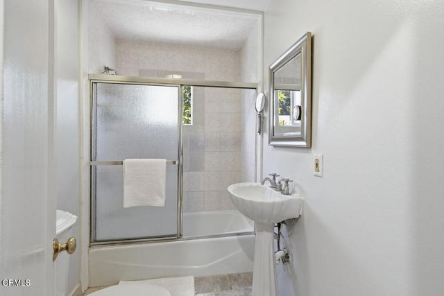 386 Larmier Avenue, Oak View, CA 93022