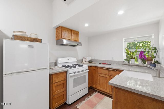 386 Larmier Avenue, Oak View, CA 93022
