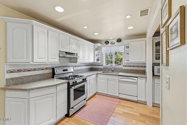 386 Larmier Avenue, Oak View, CA 93022