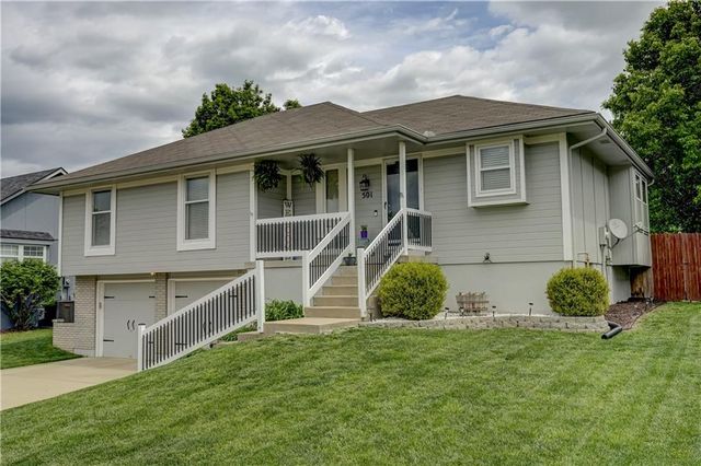 501 SW Whitestone Drive, Grain Valley, MO 64029
