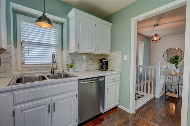 501 SW Whitestone Drive, Grain Valley, MO 64029