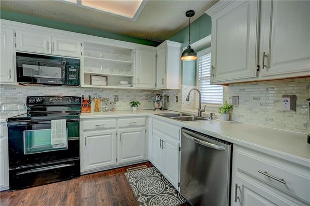 501 SW Whitestone Drive, Grain Valley, MO 64029