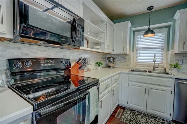 501 SW Whitestone Drive, Grain Valley, MO 64029