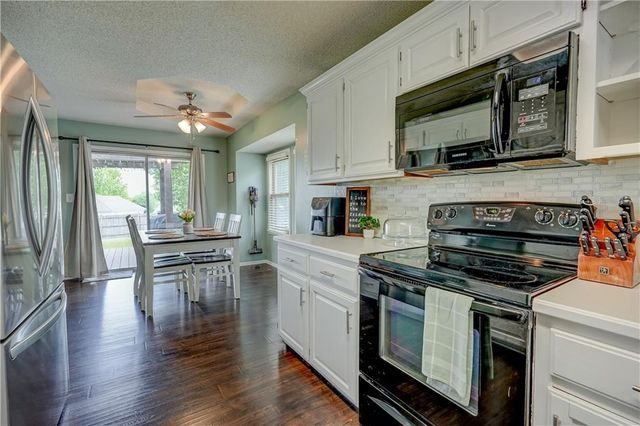 501 SW Whitestone Drive, Grain Valley, MO 64029