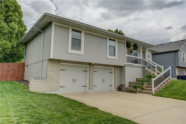 501 SW Whitestone Drive, Grain Valley, MO 64029