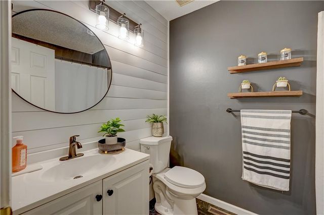 501 SW Whitestone Drive, Grain Valley, MO 64029
