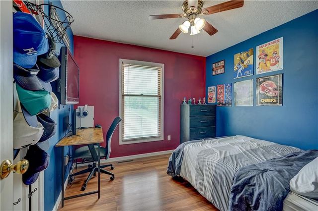 501 SW Whitestone Drive, Grain Valley, MO 64029