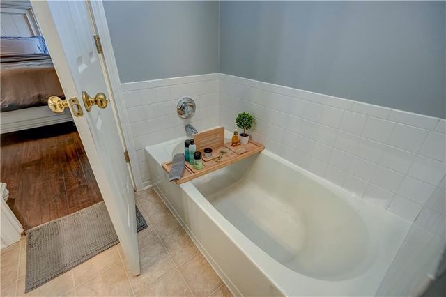 501 SW Whitestone Drive, Grain Valley, MO 64029