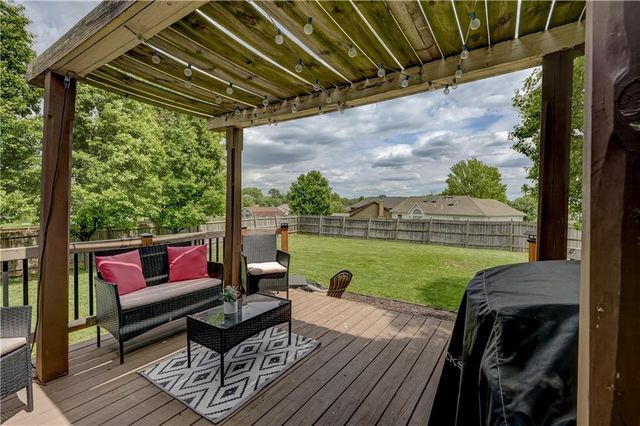 501 SW Whitestone Drive, Grain Valley, MO 64029