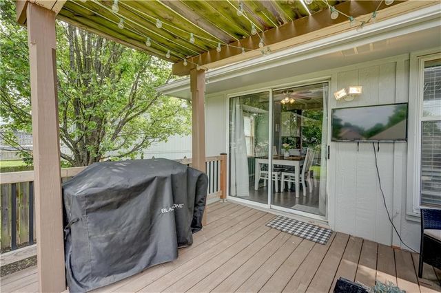 501 SW Whitestone Drive, Grain Valley, MO 64029