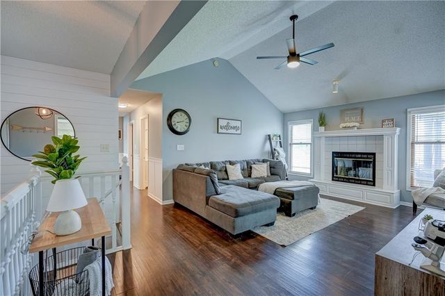 501 SW Whitestone Drive, Grain Valley, MO 64029