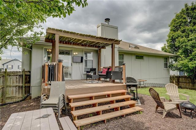 501 SW Whitestone Drive, Grain Valley, MO 64029