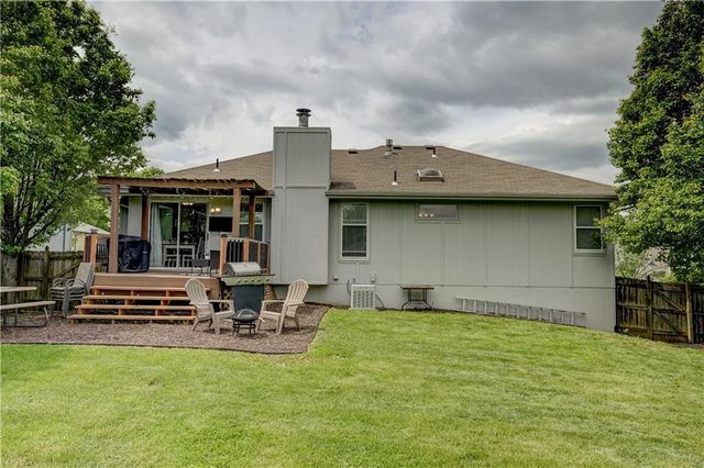 501 SW Whitestone Drive, Grain Valley, MO 64029