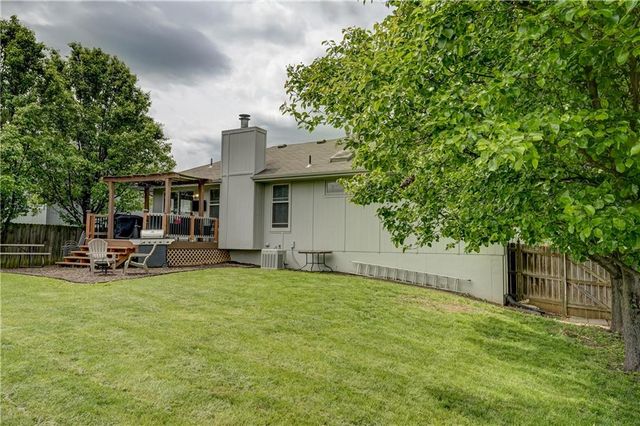 501 SW Whitestone Drive, Grain Valley, MO 64029